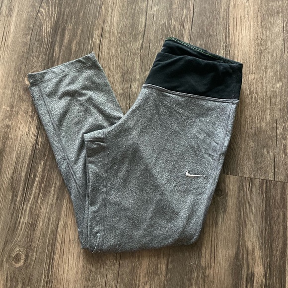Nike Grey and Black Running Crops - Picture 1 of 4